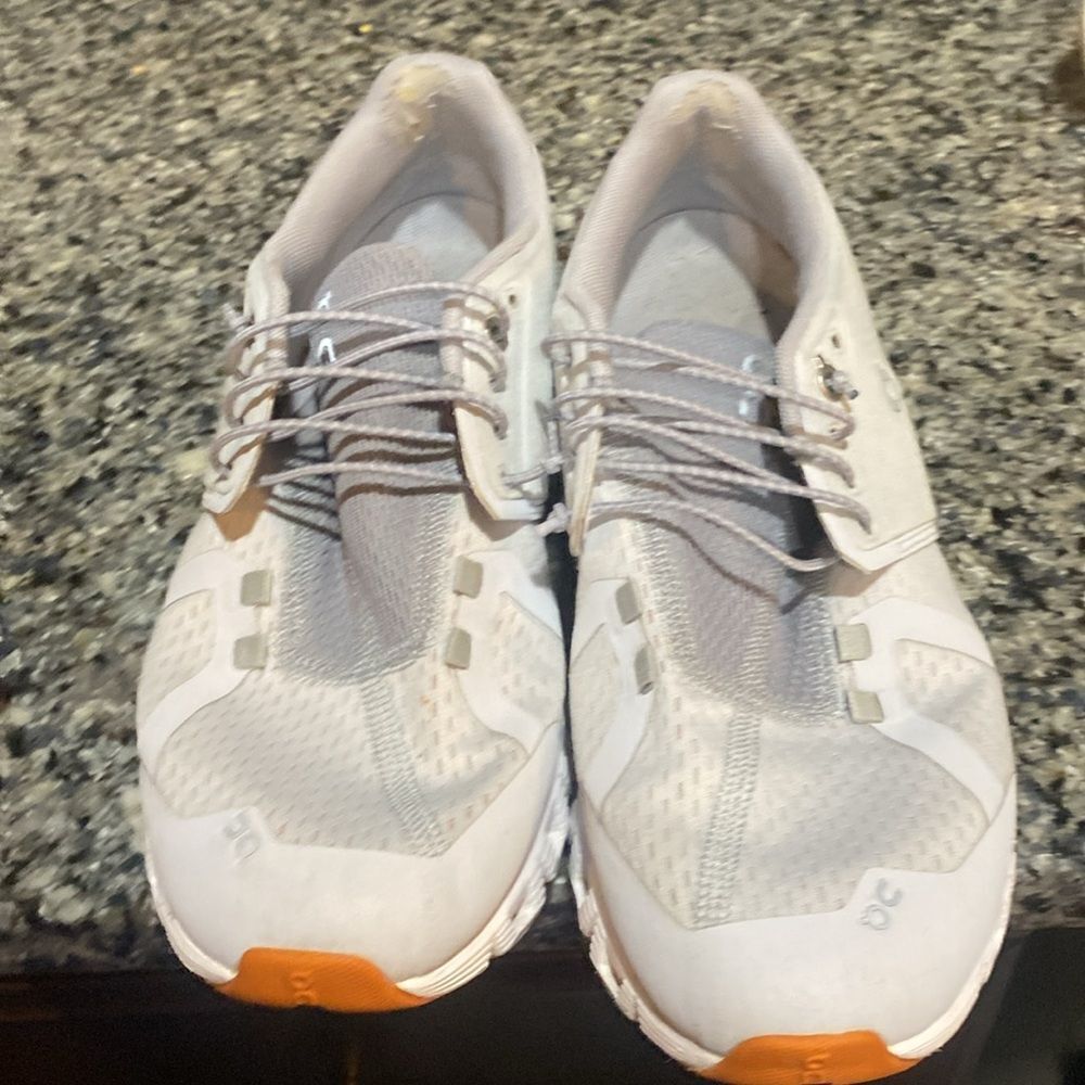 On running cloud 5 all white Women running sneakers Sz 10 - Picture 4 of 4